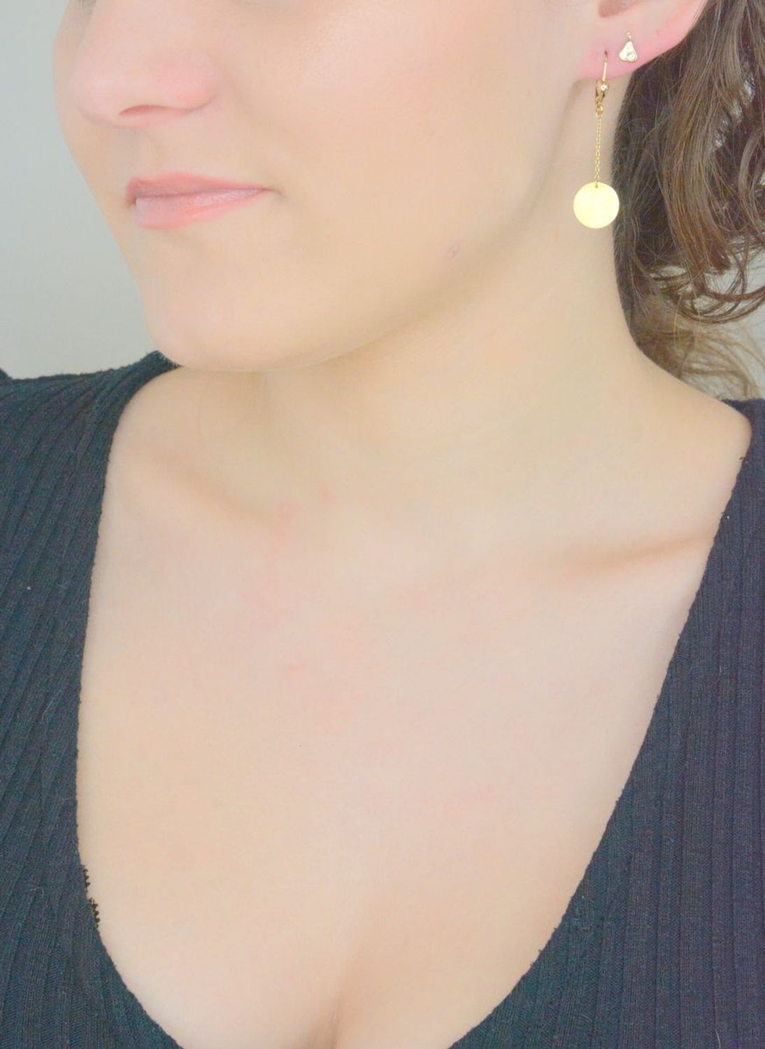 Złote kolczyki damskie wiszące kółka na łańcuszkach próba 333.jpg